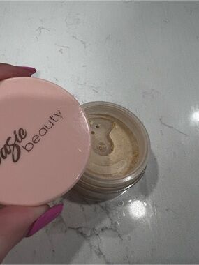 Loose Setting Powder in Banana  Compact — Lightweight Translucent Finish